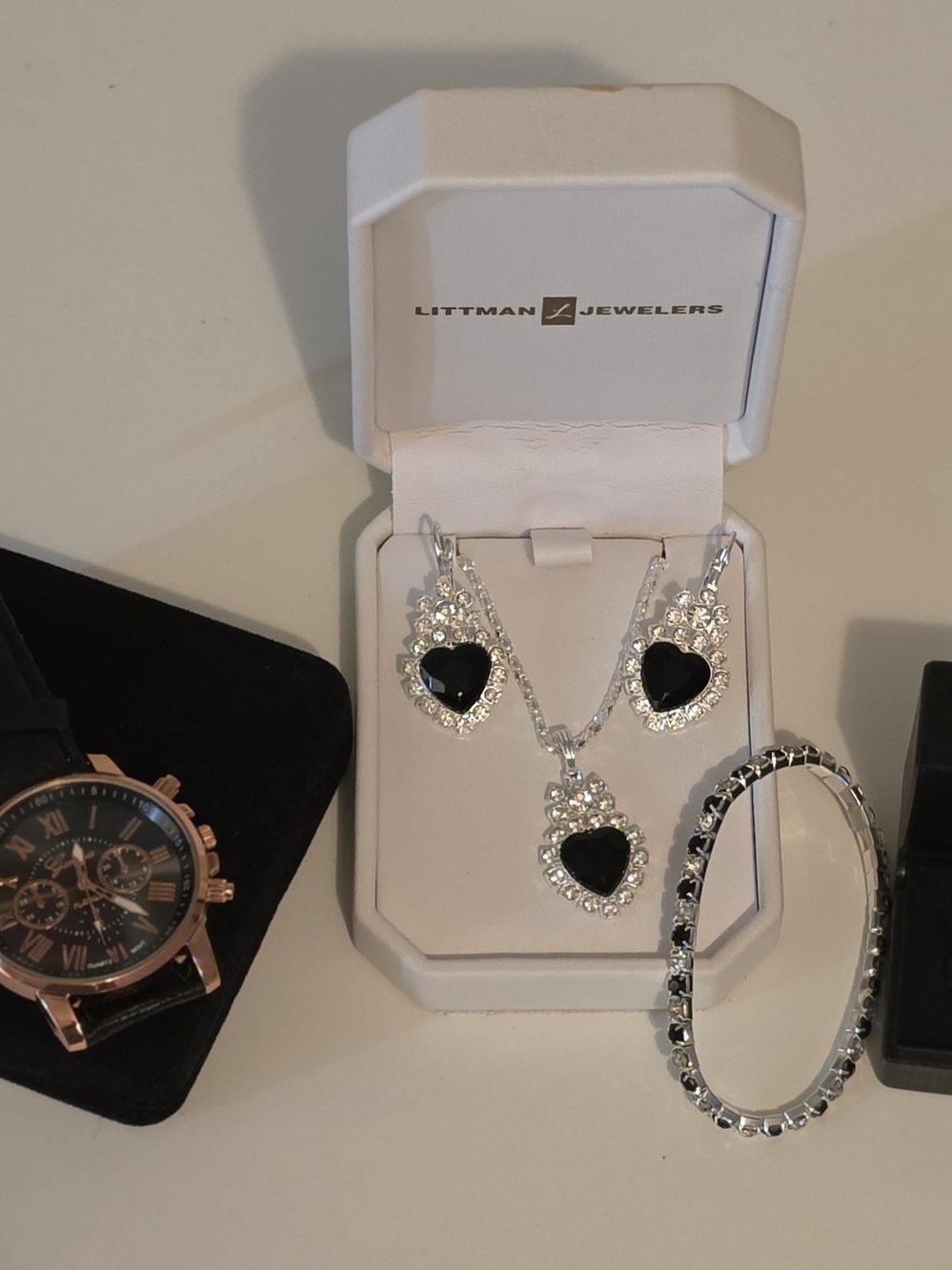 Black Heart Pendant 4 Pieces With Watch